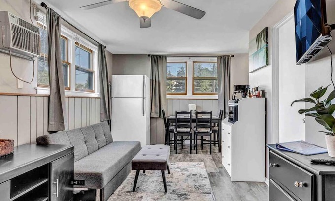 Aurora Apartamento | You will be close to everything when you stay at this centrally-located place