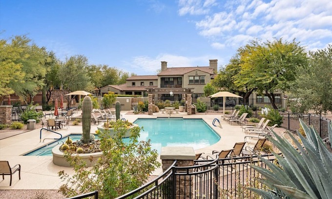 Talon Retreat Condominio | This two-bedroom Condo is great for a longer business trip and family Visits.