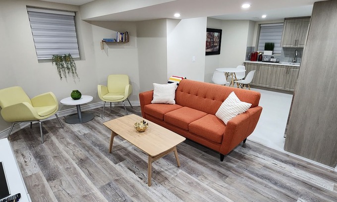 Meadowvale Village Apartamento | Luxurious & spacious private apartment w/ all amenities