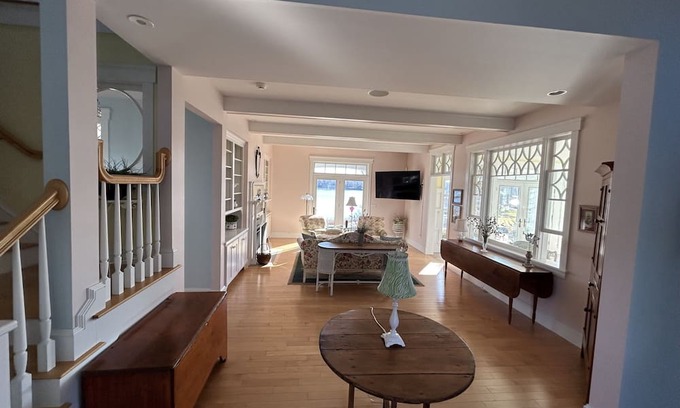 Newcastle Casa | Luxury harbor side home on the Damariscotta River Short walk to town
