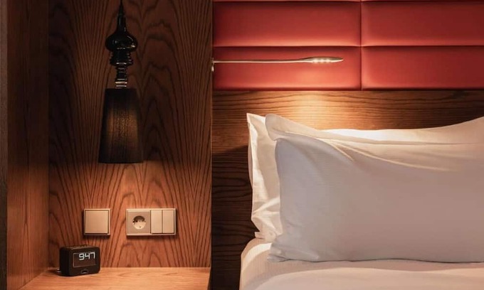 The Hague Center Casa | Experience Opulent Stay in The Hague - 3 Spacious Rooms & Exceptional Location