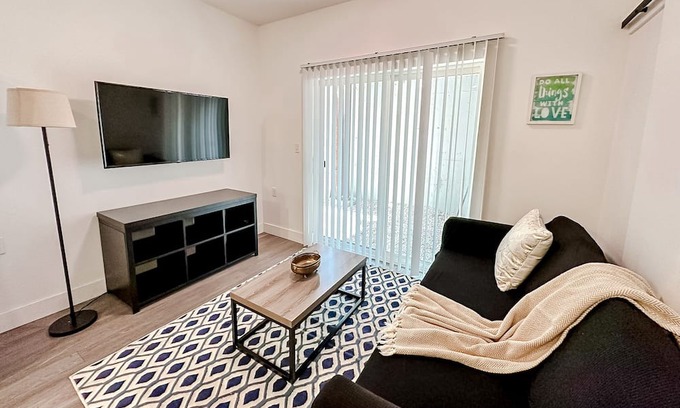 Downtown Springfield Apartamento | Sleepover: Intimate 1BD/1BA Downtown Springfield