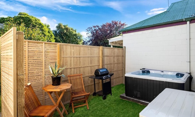 Sydenham Casa | Unit with Spa Bath Close to City
