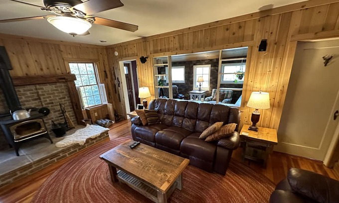 Lake City Casa | Perfect Eclipse Getaway - Beautiful Cottage Home, 10-minute walk to the lake!