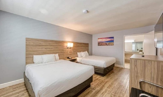 San Luis Obispo Casa | Non-Smoking 2 Queen Beds