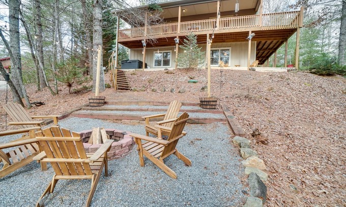 Hiawassee Cabina | Hidden Hiawassee Retreat w/ Hot Tub & Game Room!