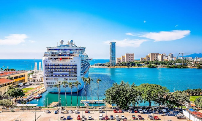 Palmar de Aramara Condominio | 8th-floor ocean-view condo with balcony, outdoor pool, gym, washer/dryer, & AC