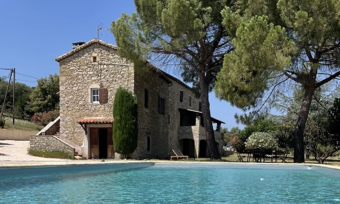 Saint-Martin-de-Valgalgues Apartamento | Mas de Rofa: La Palmeraie, mas Authentique Avec Piscine et Grand Jardin Arboré
