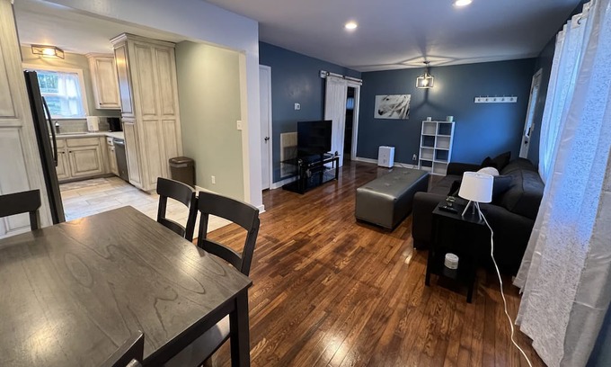 Northside Casa | Cozy, Pet Friendly 2-bedroom house in Chattanooga with Backyard