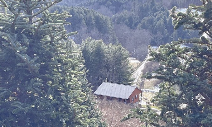 Providence Casa | 5 Min. from New River! Charming 2-Bedroom Mountain Home, Gorgeous Views, 3 Decks
