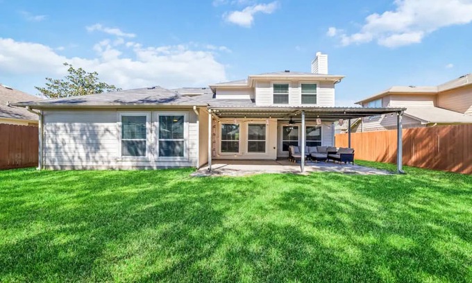 Katy Casa | Charming 4-bedroom house with WiFi and AC in Katy