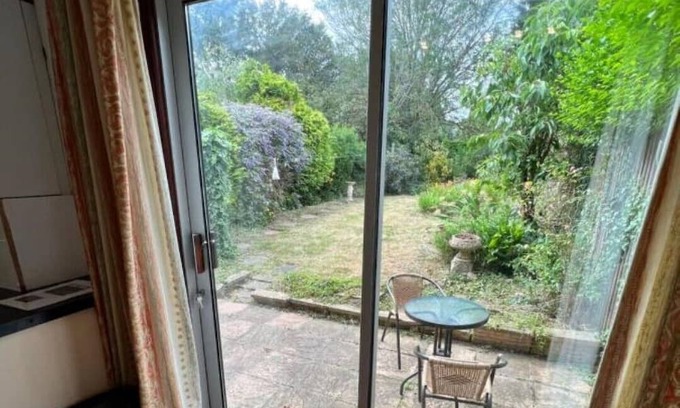 Northampton Casa | Impeccable 3 bed House in Northampton-perfect for families, contractors