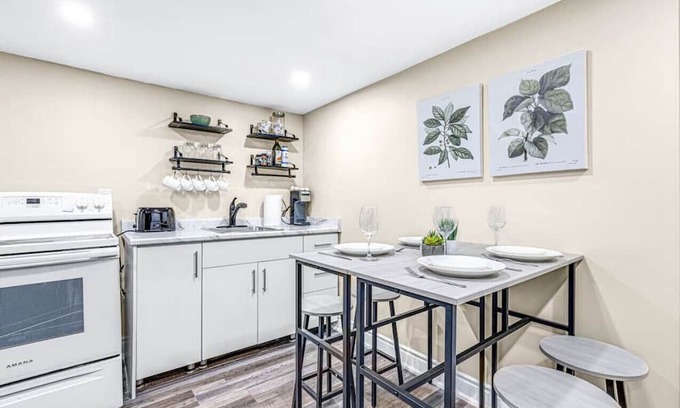 Beasley Casa | Chic 2Bed Gem-Prime Location to DT/Hospital/TiCats