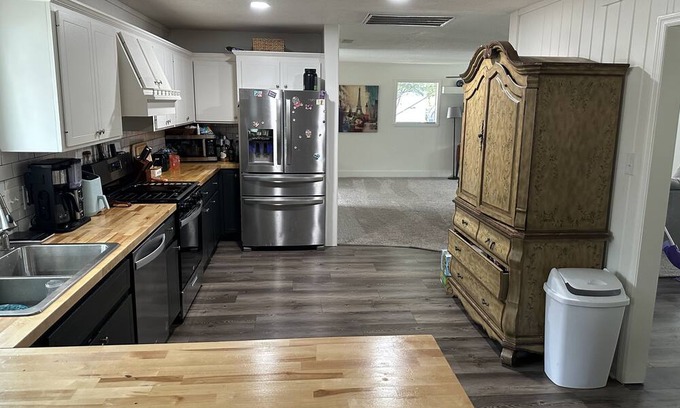 Whitemarsh Island Casa | Charming 2-bedroom house in fabulous Whitemarsh with WiFi, AC Pool and slide.