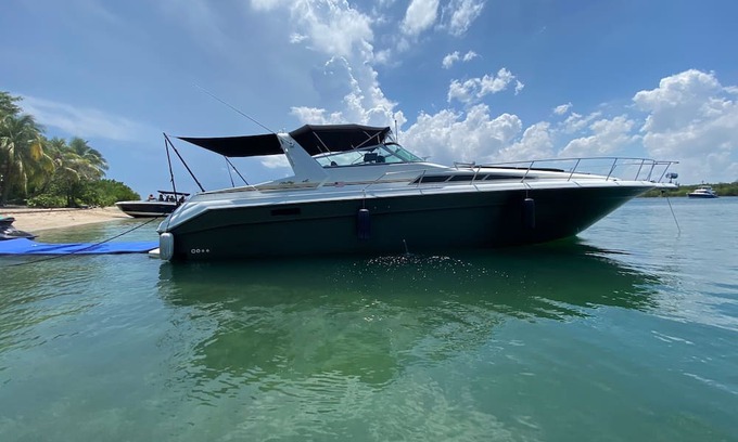 Aventura Alquiler De Eote | Charming boat with 2 bedrooms and WiFi, AC in pleasant Miami