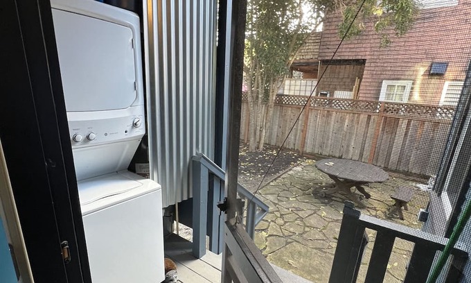 South Berkeley Casa | Beautifully Landscaped Furnished Convenient Berkeley Home