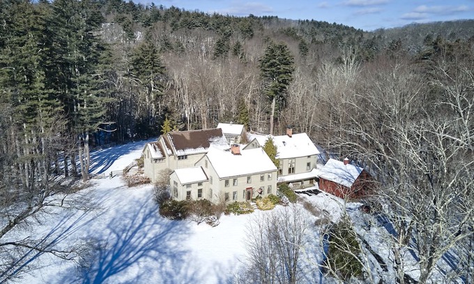 Canton Casa | Riverview 7.5K sqft Modernized Secluded Historical Family Retreat Home