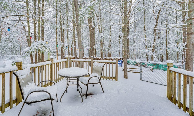 Baldwin Cabina | Charming Baldwin Cabin w/ Fenced Yard + Fire Pit!