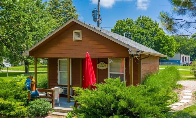 Cleora Cabina | The Kahoot Cabin - Accommodates 4 Guests