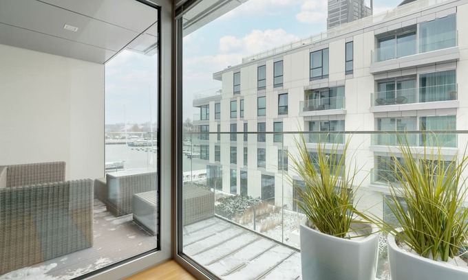 Srodmiescie Apartamento | Port Marine With Sea View by Renters