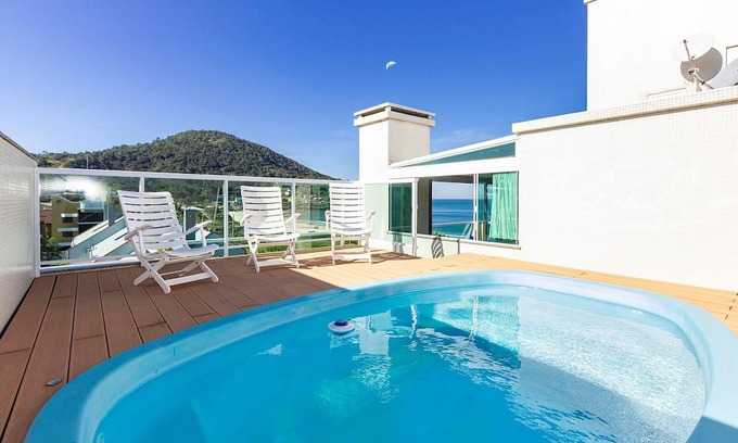 Quatro Ilhas Apartamento | Just 30 seconds from the sand and incredible sea views