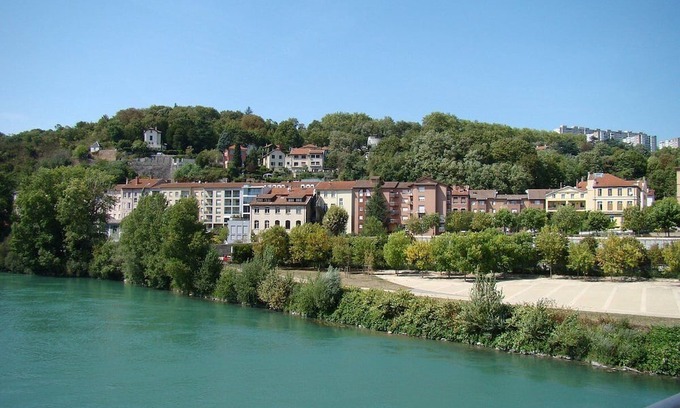Vaulx-en-Velin Apartamento | Appartement Charmant, parking gratuit