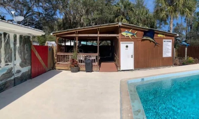 Cross City Casa | North Florida Retreat RV getaway. Pool and pet friendly