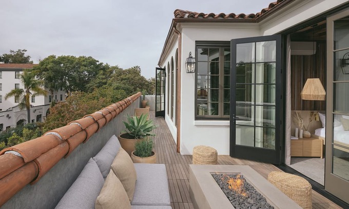 Lower State Casa | Penthouse with Lounge, Private Balcony, Fire Pits