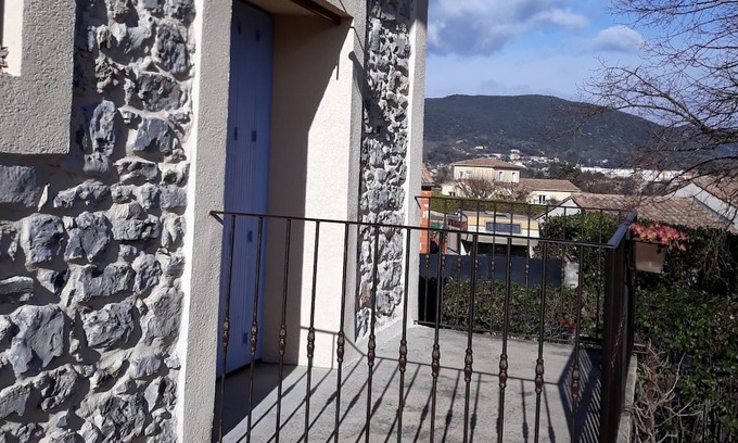 Cazilhac Casa | Holiday Home 'Theana' with Private Terrace and Wi-Fi