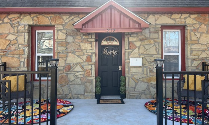 Neosho Casa | Hickory Hill Home Off The Square
