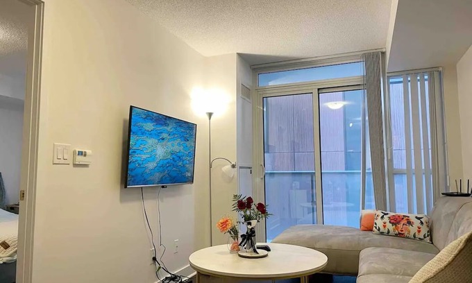 Financial District Condominio | Spacious 1BR+Den Condo in Toronto's best location! CN Tower, Harbourfront, bars