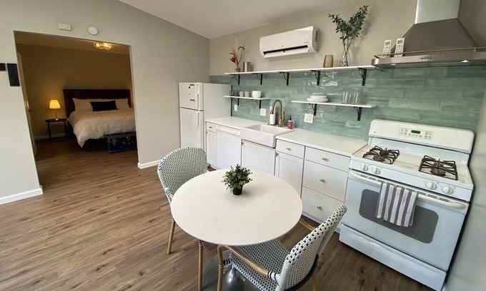 Olde Town Arvada Cabaña | Bright and Updated Olde Town Arvada Carriage House 1B/1B