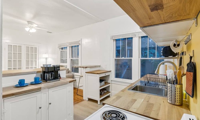 Historic Uptown Apartamento | Round Lake Retreat