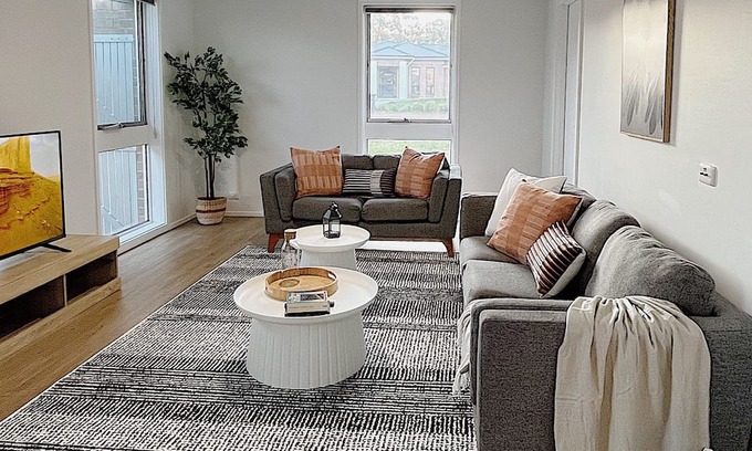 Kaleen Casa | Stylish, Comfy Family Home & Pet Friendly with Large Garden