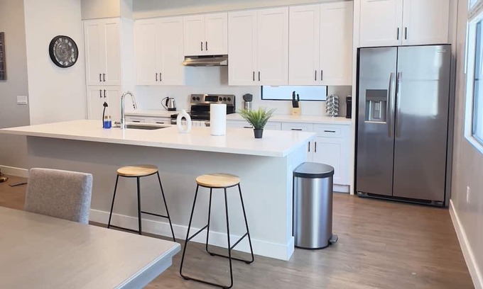 Camelback East Casa | Arizona desert retreat 3 bed 3.5 bath Family sized home with onsite pool & gym.