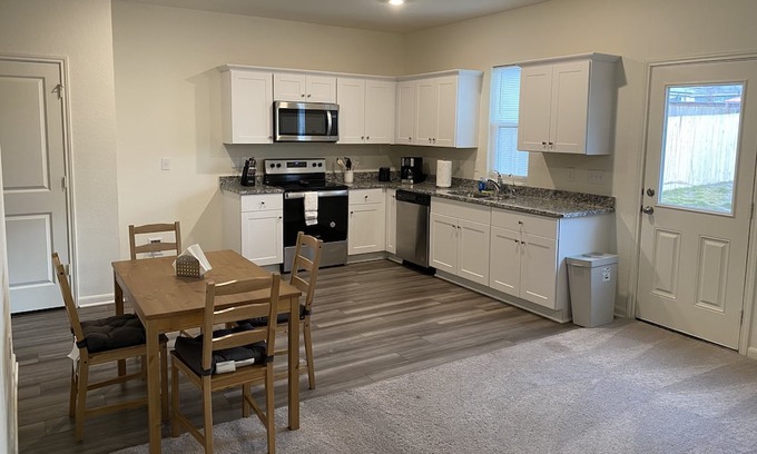 San Antonio Casa | 5-20 minutes to major attractions! Full House in San Antonio