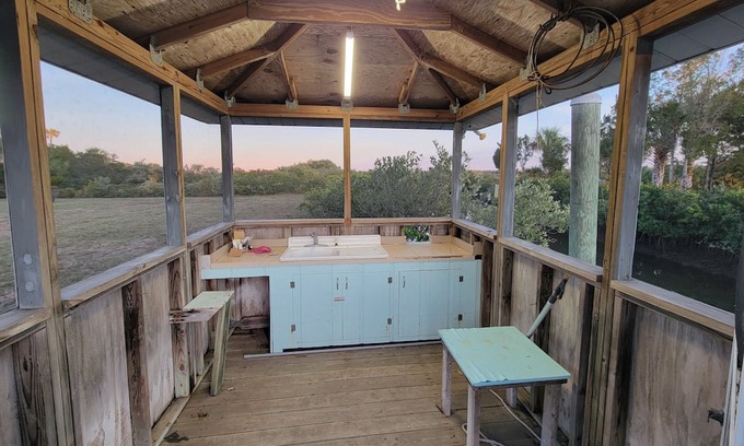 Crystal River Casa | Waterfront Escape to Old Florida - 3/2 Super Clean