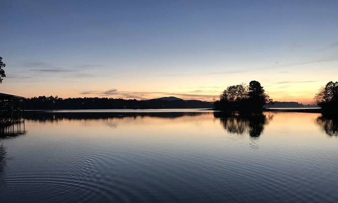 Lakeland Casa | Lovely Lakefront House with level backyard with beautiful sky/sunset views!