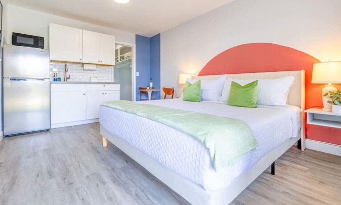 Coral Ridge Apartamento | 5 min to BEACH walk to restaurant, bars, mall, etc