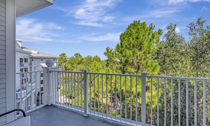 Sandestin Condominio | 5th Floor Charm: Recently Renovated Studio with Double Queen Beds, Kitchenette, and Modern Comfort at Sandestin Golf and Beach Resort!