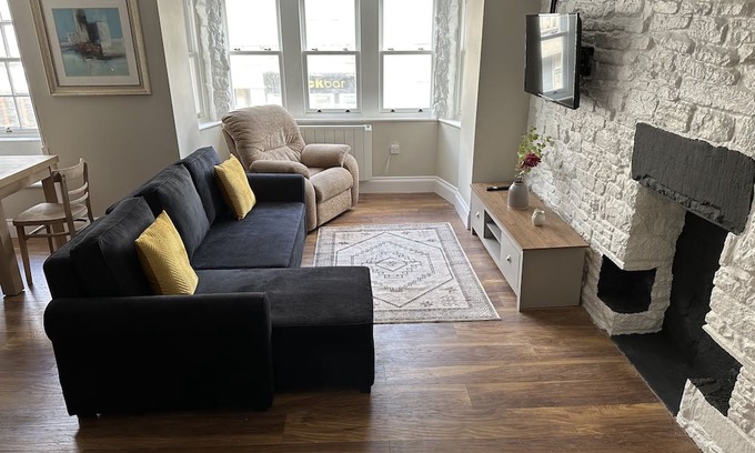 Swanage Cabaña | PURBECK HOTEL APARTMENTS - FLAT 1, pet friendly in Swanage