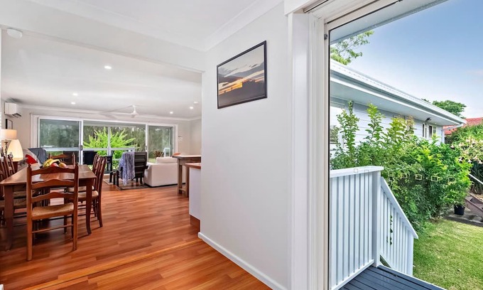 Dora Creek Casa | Spacious Waterfront Delight with Free Wifi. Spend some Lazy Dayz at Dora Creek