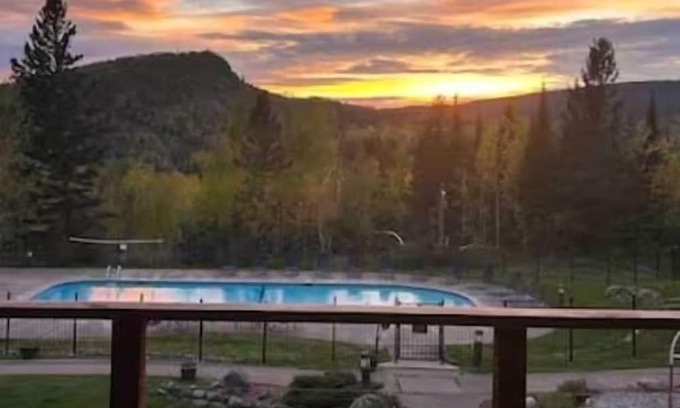 Lutsen Condominio | Ski-in/Ski-out, Whirlpool suite, Pool/Hot tub