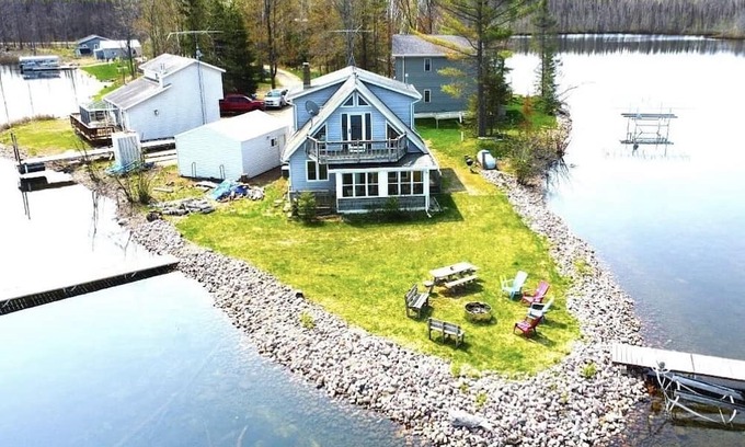 Pickerel Casa | Birch Point Lake House, Arbutus Lake, PickerelWi.