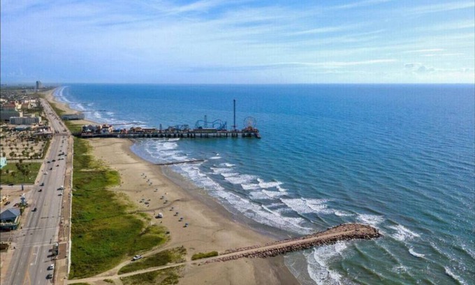 Galveston Casa | Oceanview beach house with game room and deck, close to beach