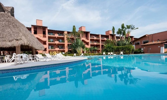 Marina Vallarta Apartamento | Pool, Beach & Rustic Charm in Marina Vallarta