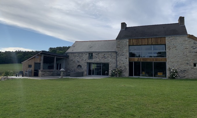 Allaire Casa | Maison de Campagne Moderne, Grands Espaces Tranquillité Assurée !