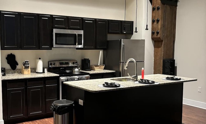 South Baltimore Apartamento | Industrial Apartment in Downtown Baltimore - Free Parking!