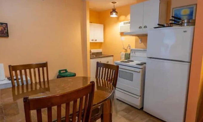 Mauricie Casa | 304 Spacious Family Room