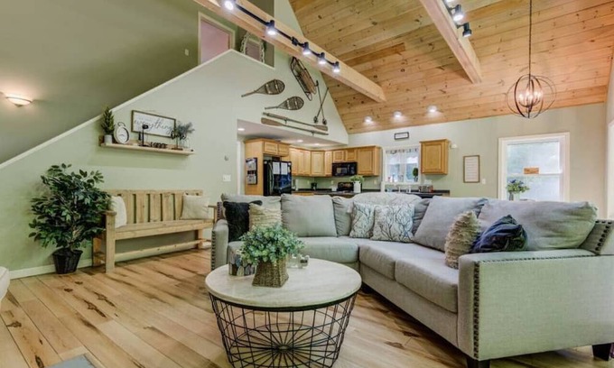 Conway Chalet De Esquí | Cranmore Adventure, Pet-Friendly |Game Area